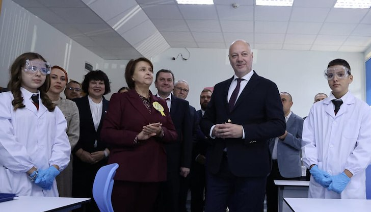 Премиерът откри два нови образователни центъра в Перник и подчерта