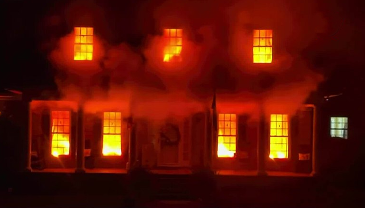 Къщата изглежда като горяща всяка вечер от 20:00 до 22:00