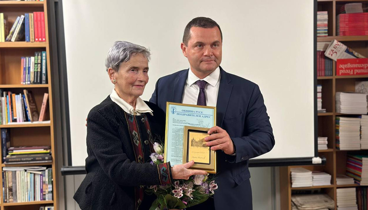 Церемонията уважи и посланикът на Австрия в България Андреа Икич-БьомКметът