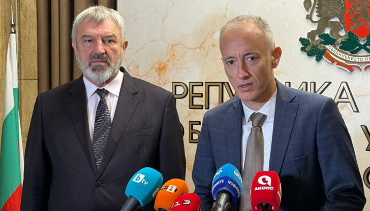 МОН готви промени в учебниците заради приемането на евротоОсновният проблем