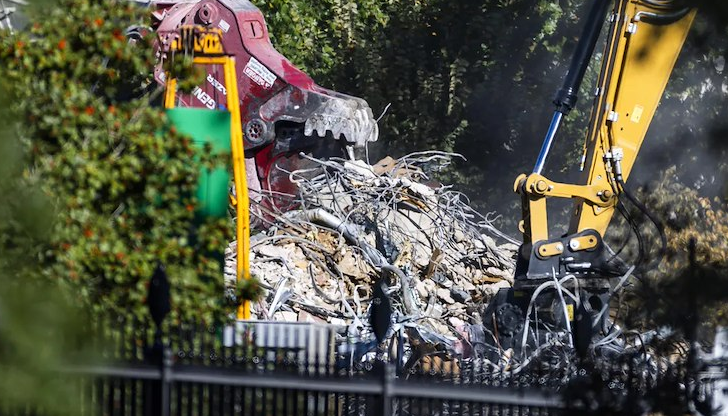 123-годишната сграда изчезна за три дни, за да се построи