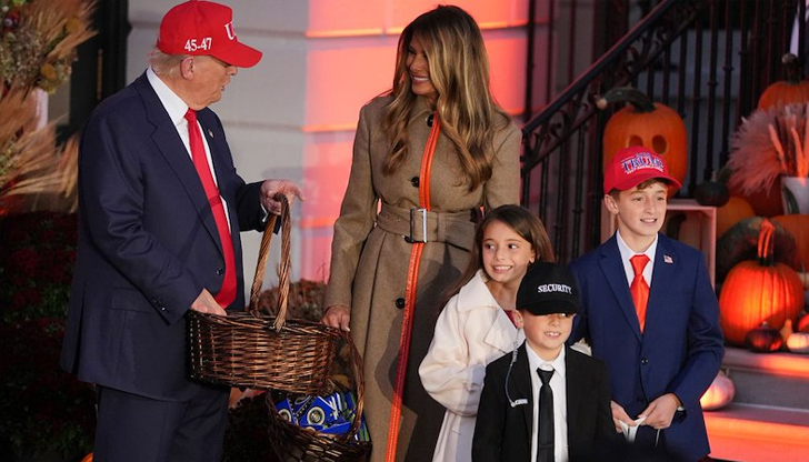 Дете избра да се маскира в костюм на тоалетна с