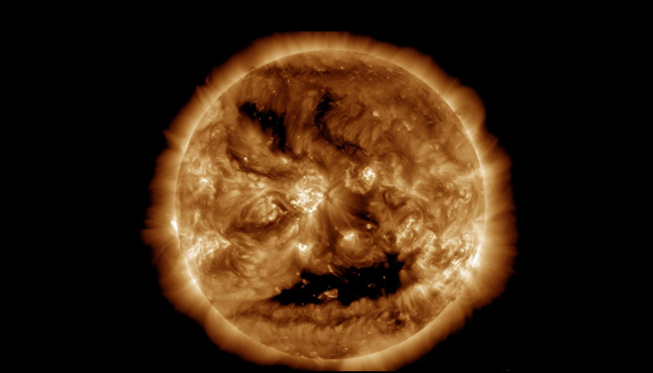 Огромна уста изпраща слънчев вятър към ЗемятаКосмическата обсерватория на НАСА