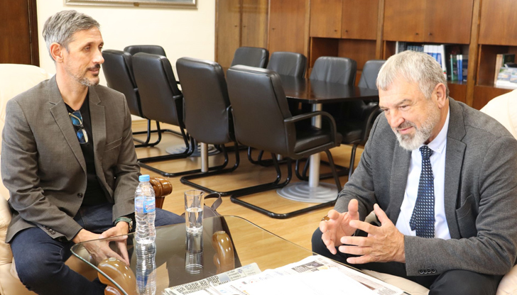 Възпитаници на НУИ Проф. Веселин Стоянов ще представят България и