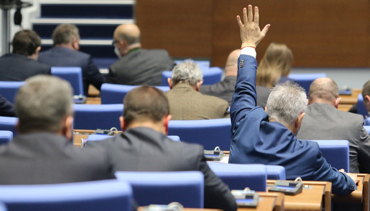 Най-скъпата кола в парламента е BMW M760 за близо 300