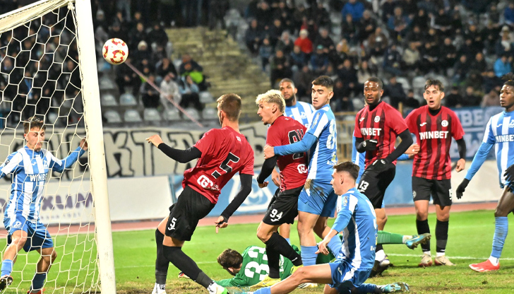 Гостите вкараха изравнителен гол в последната секунда и победиха с