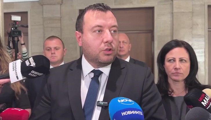 Жалбата е подписана от 59 депутати, включително от ПП, АПС