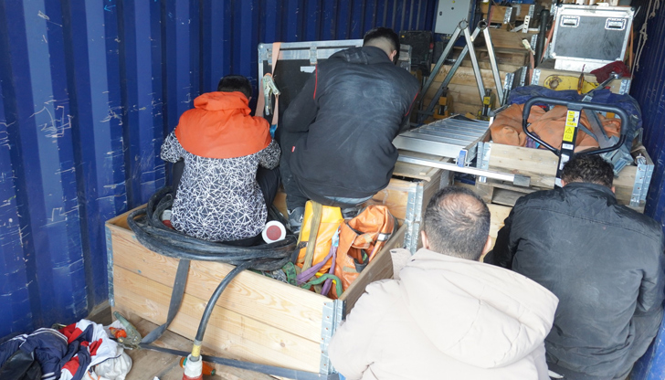 Шофьорът е арестуван за подпомагане на чужденци да преминават границата