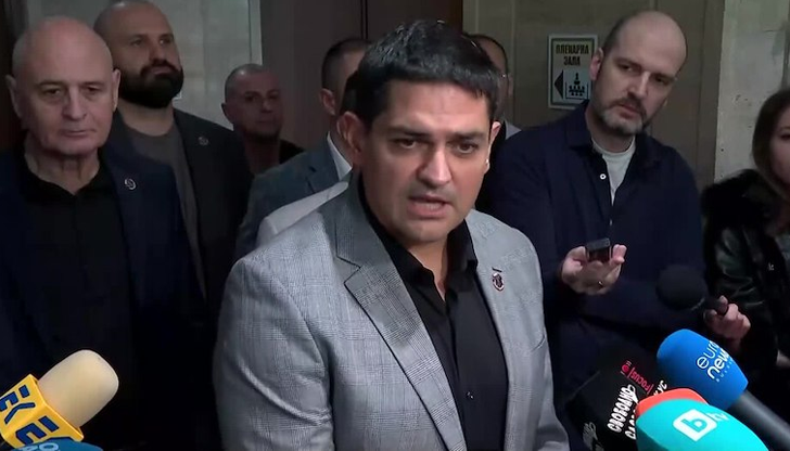 Лидерът на МЕЧ смята, че Борисов умишлено проваля влизането на