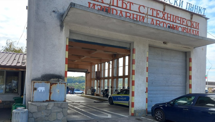 Задържаните служители са вземали между 200 и 1000 лева за