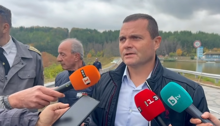 Изпускането ще продължи през механизма на съоръжениетоДигата на язовир Николово