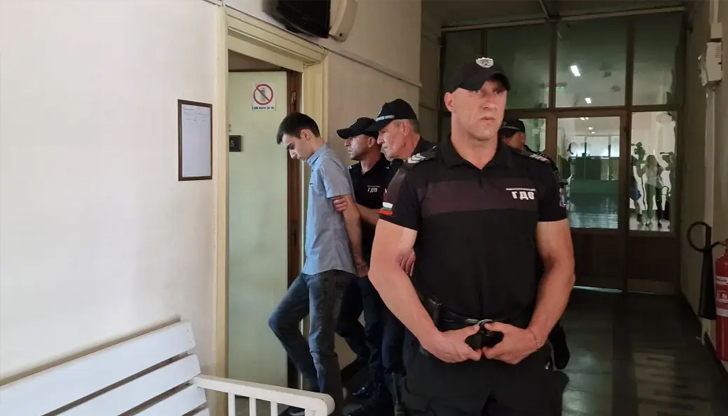 19-годишен шофьор е обвинен за смъртта на трима души след