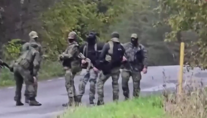 Маскирани мъже с оръжия се струпаха по границата с ЕстонияГоляма