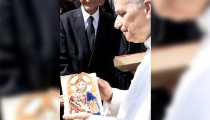 Керамичната творба на Пламена Пейкова вече е във ВатиканаПапа Лъв