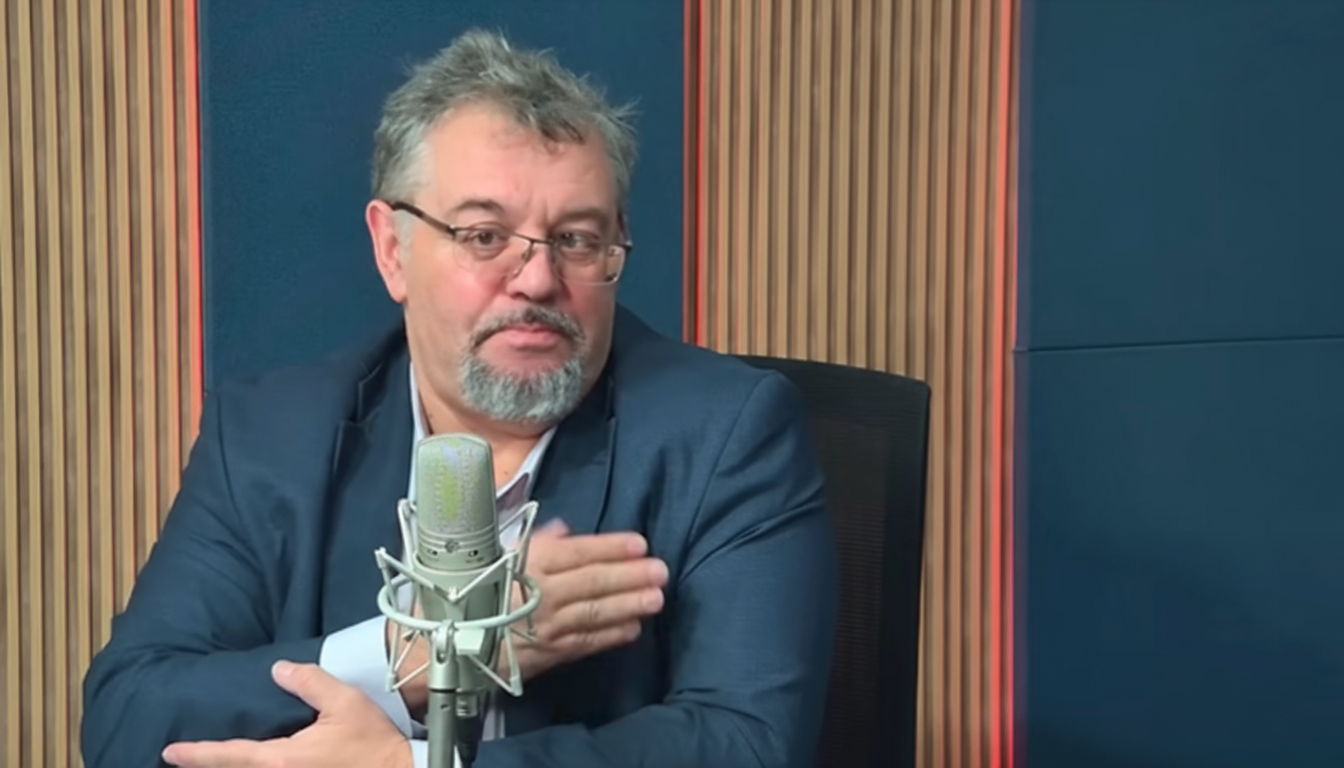 Борисов е кукла на конци, управлявана от ПеевскиДелян Пеевски държи