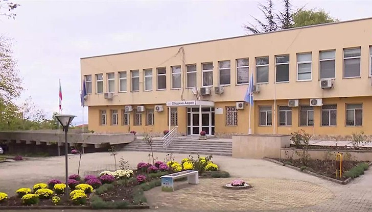 Сградата е напълно обновена, но вече повече от три години