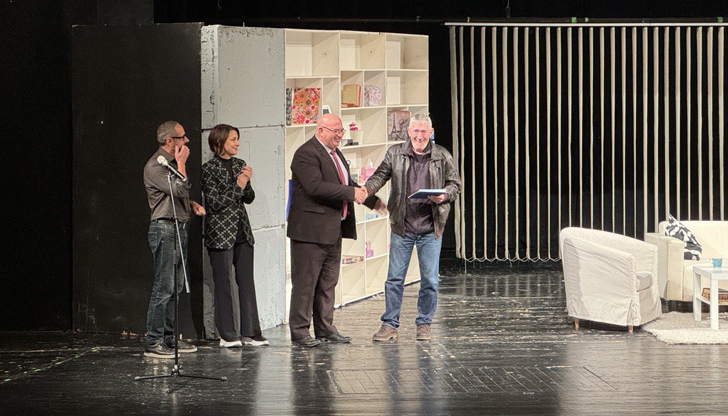 Наградата бе връчена по повод 70-годишнината на режисьора след закриването