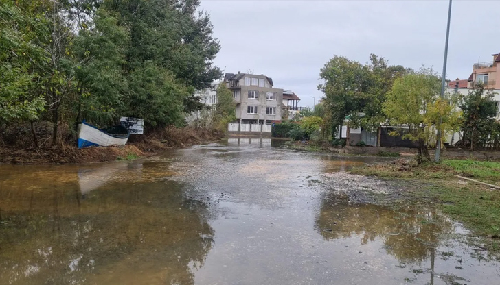 Областният управител на Бургас разпореди мярката заради очаквани интензивни валежиСистемата