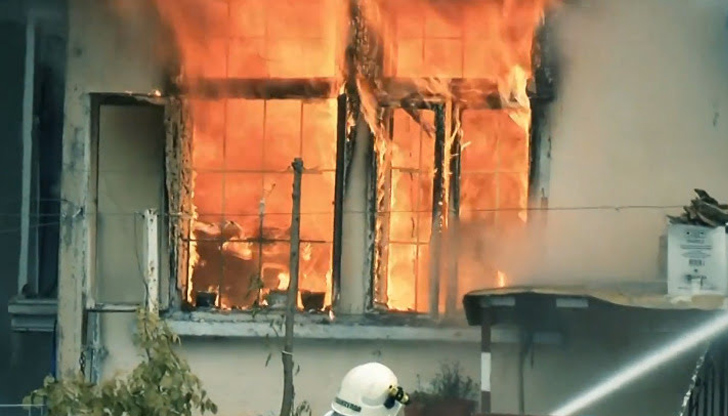 Пожарът е ликвидиран от два екипа пожарникарите от БялаПожар в