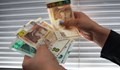 От догодина българите отдават 44% от заплатата си