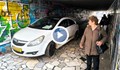 Кола паркира в подлез във Варна