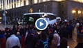 Протестиращи блокираха "Триъгълника на властта" и обградиха полицейски автобус