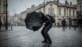 Времето се разваля рязко с дъжд и бурен вятър