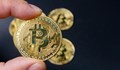 Биткойнът се срина под 90 000 долара