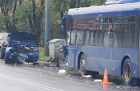 Заспал шофьор се вряза в автобус в Бургас