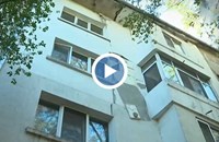 Жители на разрушаващ се блок предават ключовете си на общината