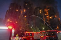 Огнен ад в Хонконг: 36 души загинаха, стотици се издирват след пожар в небостъргачи