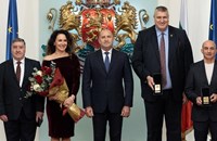 Четири спортни легенди получиха Почетния знак на президента