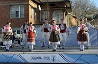 Долно Абланово празнува с богата фолклорна програма