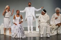 Драматичен театър – Русе представя хитовата комедия "Последният етаж"