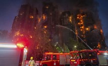 Огнен ад в Хонконг: 36 души загинаха, стотици се издирват след пожар в небостъргачи