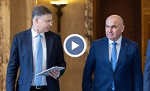 Правителствен служител отблъсна журналисти в румънския парламент