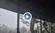 Циклонът "Фина" парализира Австралия с пориви на ветровете от 205 км/ч