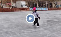 12-годишна Никол първа се пусна на Ледената пързалка в Русе