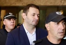 Кирил Петков се яви лично в съдебната зала магистратите не