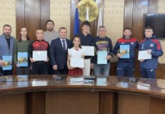 Кметът на Русе връчи грамоти на състезатели по самбо бокс