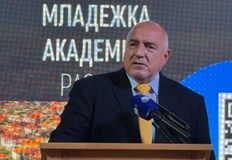 Лидерът на ГЕРБ предупреди за риск пред еврозоната и атакува