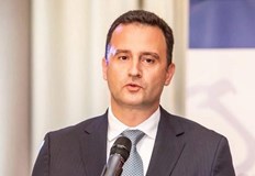 Енергийният министър гарантира ниски цени и удължаване на лиценза за