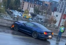 Инцидентът е станал при мокър асфалт и слаб дъждМощен автомобил