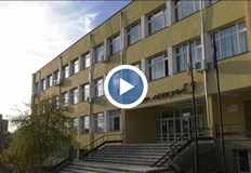 Ученикът е вземал парите от раниците на децата докато са