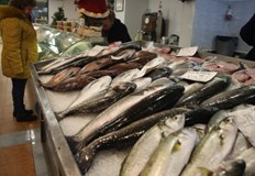 Търговците не очакват драстично поскъпване на рибата за празника хората