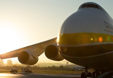 Гигантът Ан 124 Руслан е заредил гориво след което е отлетял