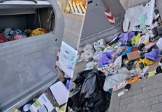 Гражданка сподели снимки и обвини съграждани в безотговорностСнимки на разпилян