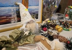 Благотворителният базар на служителите от Община Русе продължава днес до