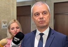 Лидерът на Възраждане заминава за Москва на фона на международната