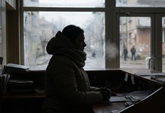 Рецепционистка разкрива схема за забавяне на плащанията и работа при